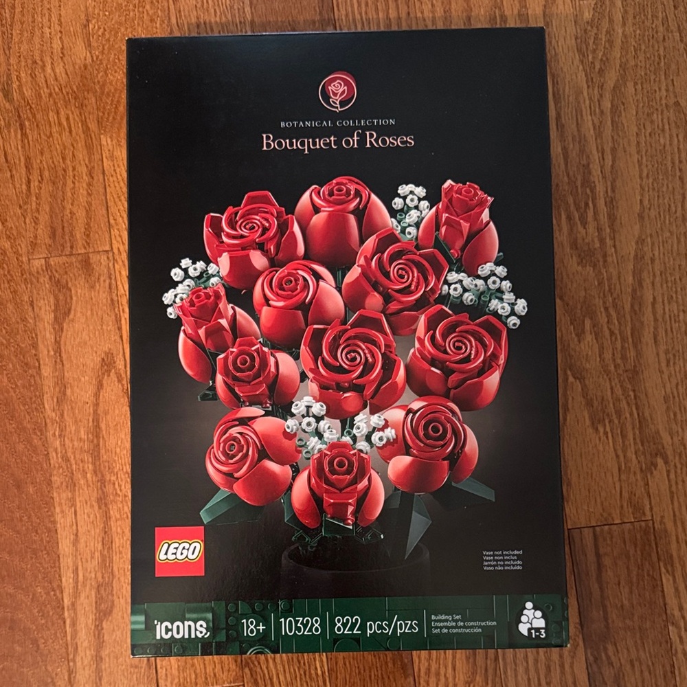 LEGO Icons Red Rose Bouquet Set (New/Unopened)